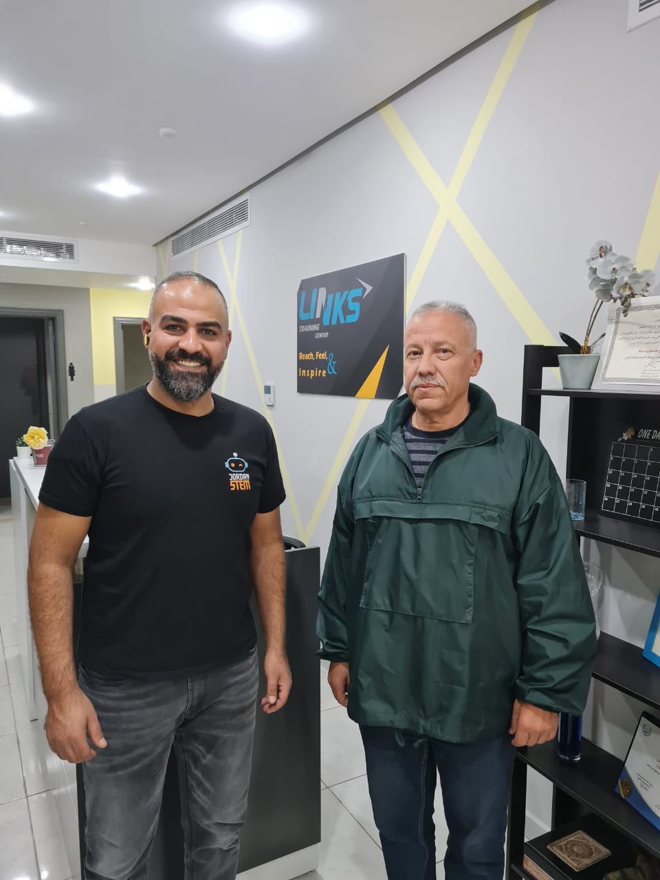 توقيع اتفاقية شراكة بين شركة صلات " لينكس" للاستشارات والتدريب وشركة أحمد مبارك لصنع الروبوتات الصناعية